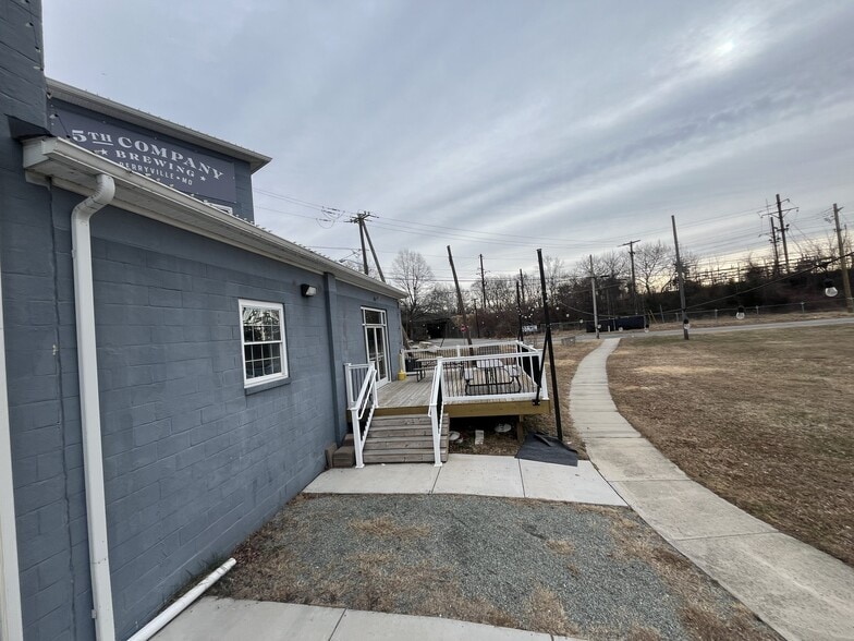 More Photos Of 325 Front St, Perryville Restaurant For Sale