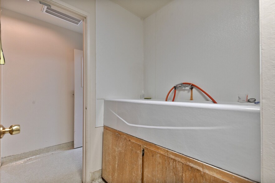 More Photos Of 382 CA-4, Murphys Office For Sale