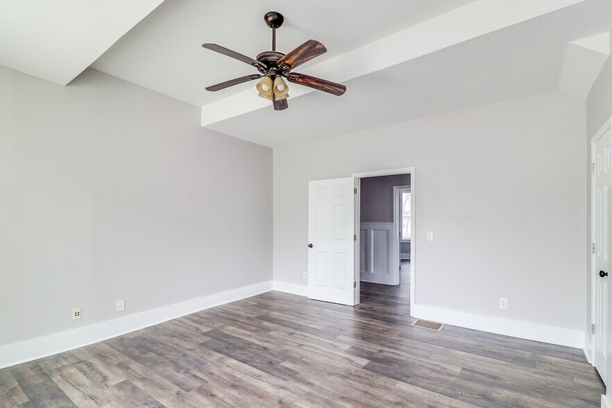 More Photos Of 104 W Candler St, Winder Medical For Sale