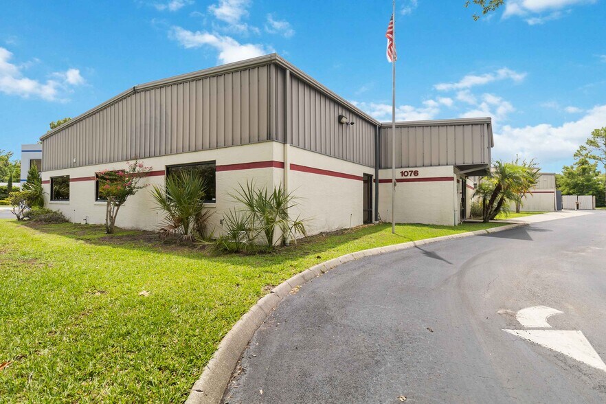 More Photos Of 1076 Florida Central Pky, Longwood Warehouse For Lease