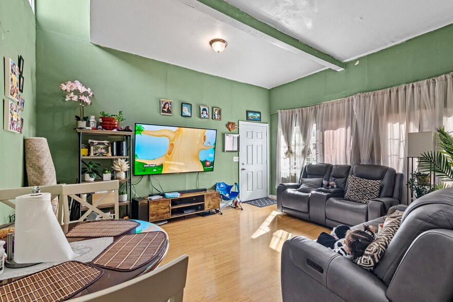 More Photos Of 1048-1050 Oak St, San Francisco Apartments For Sale