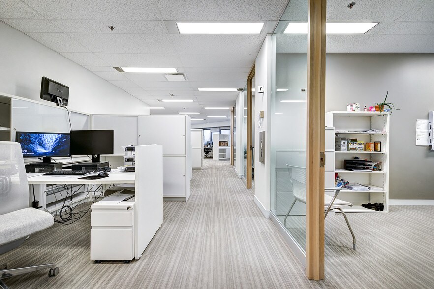 More Photos Of 3500 Boul de Maisonneuve O, Westmount Office Residential For Lease