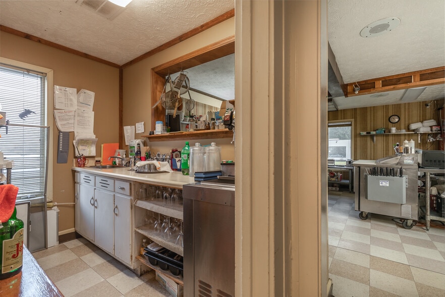 More Photos Of 7224 Center St, Mentor Restaurant For Sale