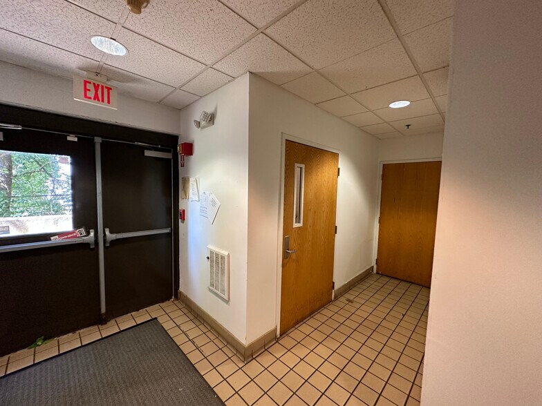 More Photos Of 314 Park St, Fulton Office For Sale
