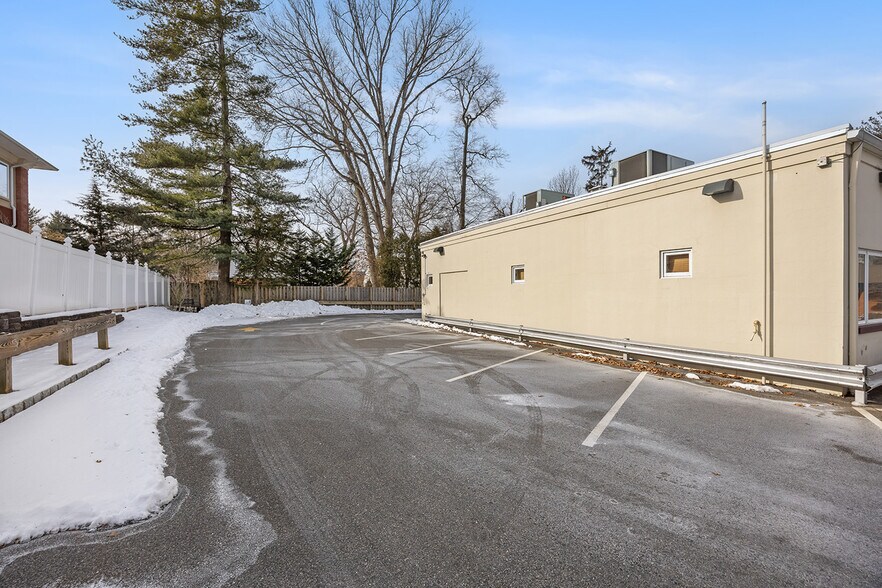 More Photos Of 39 Woodland Rd, Roseland Office For Sale