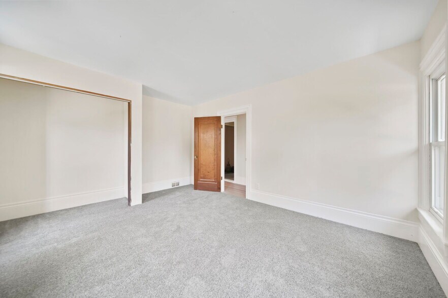 More Photos Of 15379 Howard Rd, Hanover Flex For Sale
