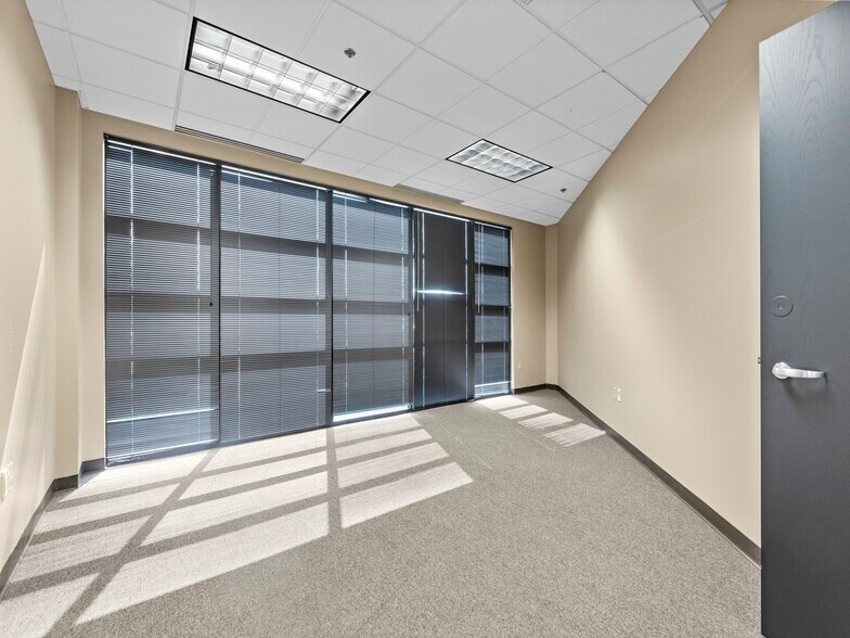 More Photos Of 174 Clarkson Rd, Ballwin Office For Sale