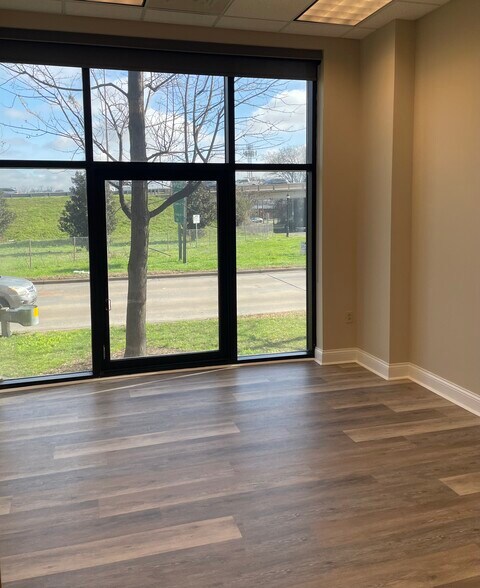 More Photos Of 715 N Church St, Charlotte Office For Sale