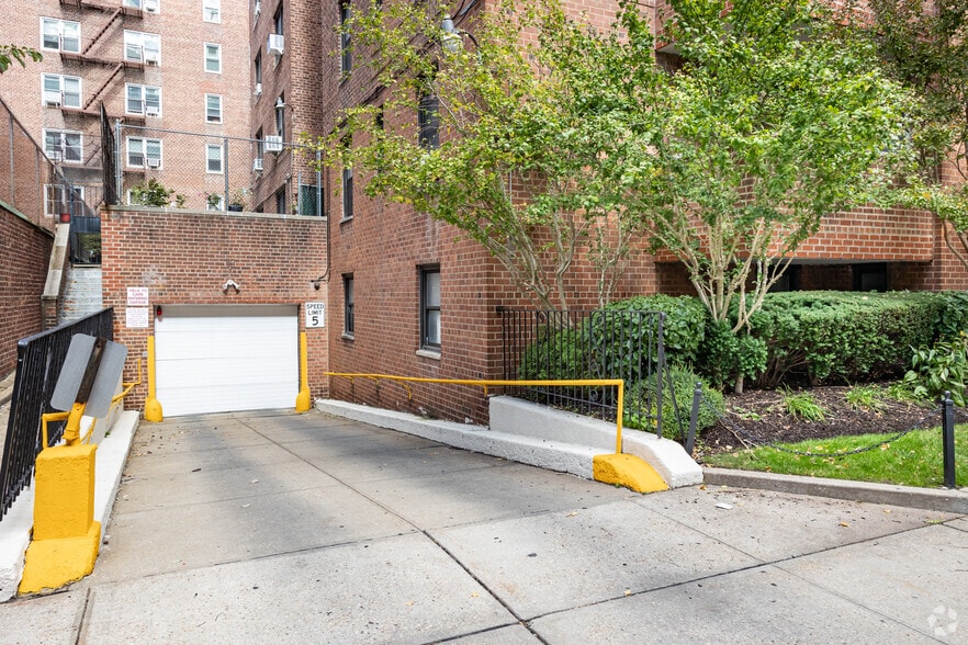 More Photos Of 11045 71st Rd, Forest Hills Apartments For Sale