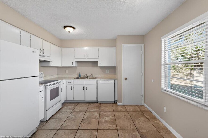 More Photos Of 6213 Candler Ter, Sebring Apartments For Sale