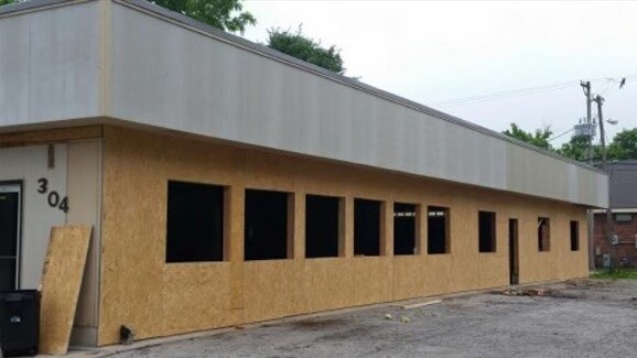 More Photos Of 304 SW Market St, Lee's Summit General Retail For Sale