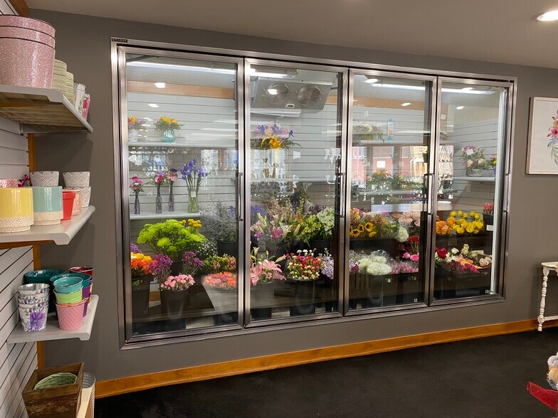 More Photos Of 1209 Main St, Dubuque Storefront Retail Office For Sale