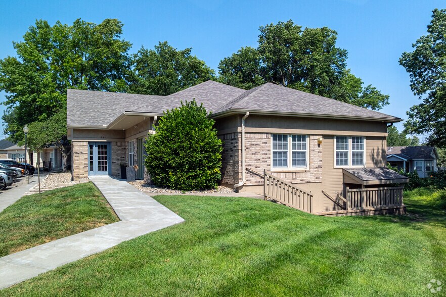 More Photos Of 231-235 SW Noel St, Lee's Summit Office For Sale