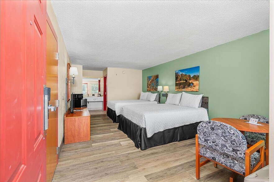 More Photos Of 182 Quillen Chapel Service Rd, Campton Hotel For Sale