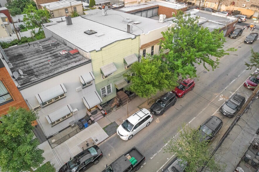 More Photos Of 479 Woodward Ave, Ridgewood Apartments For Sale