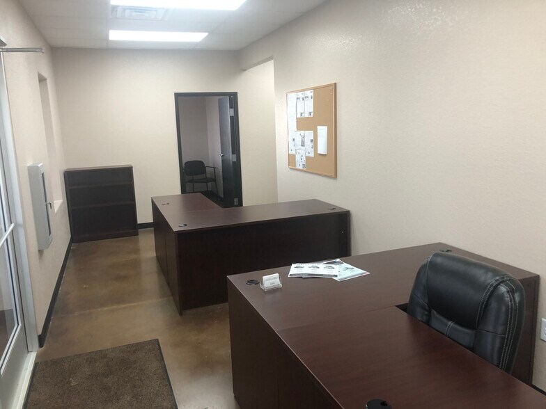 More Photos Of 11004 County 100 Rd, Midland Warehouse For Lease