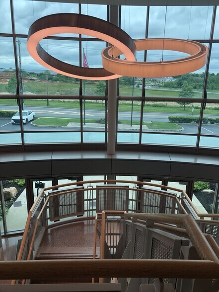 More Photos Of 850 Greenfield Rd, Lancaster Schools For Lease