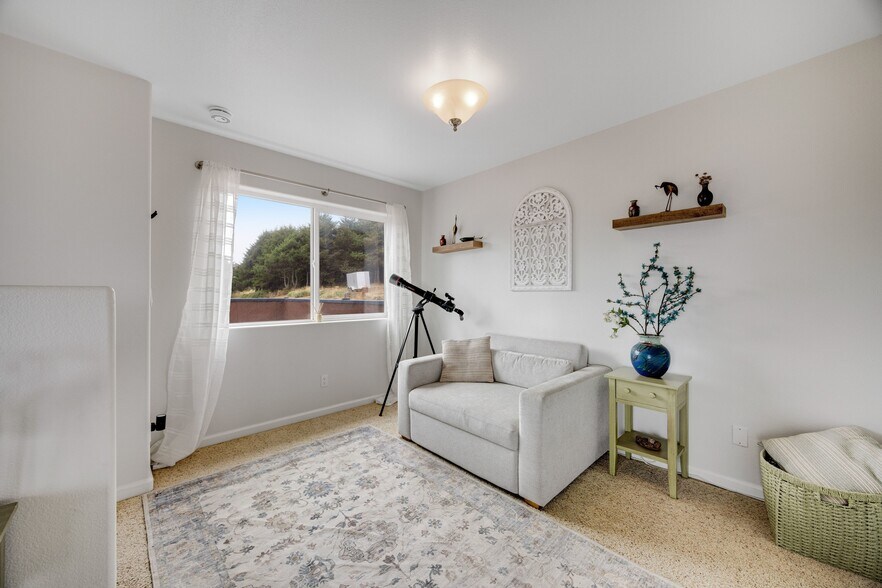 More Photos Of 129 Lower Pacific Dr, Whitethorn General Retail For Sale