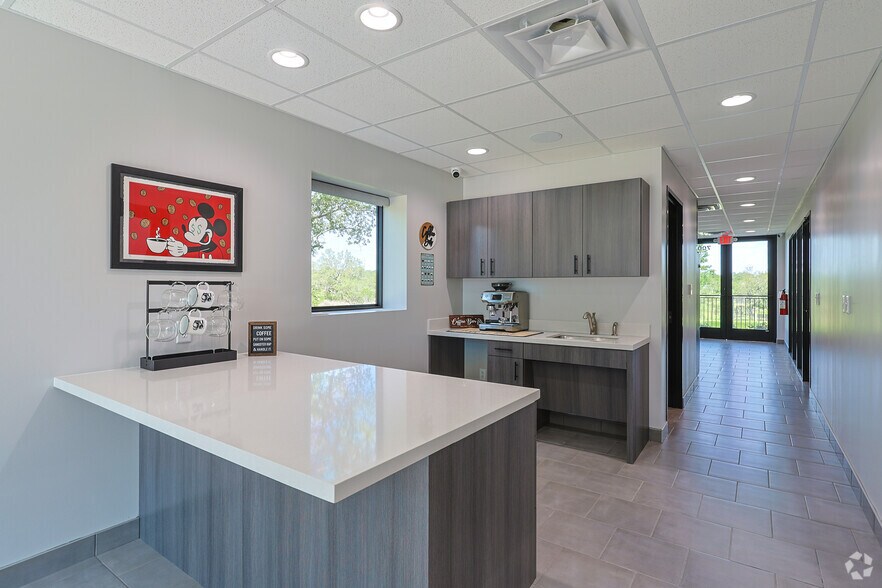 More Photos Of 113 Cantera, Georgetown Light Distribution For Lease