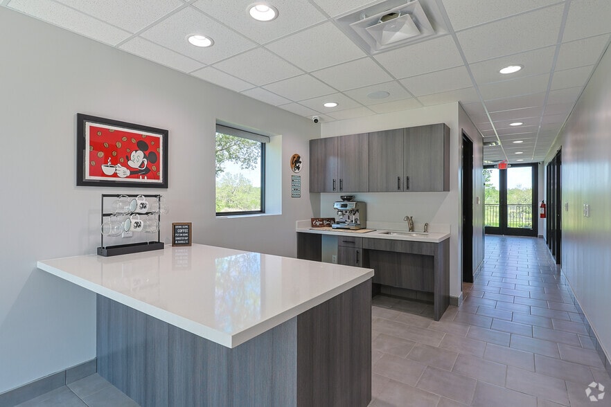 More Photos Of 704 Progress Dr, Killeen Light Distribution For Sale