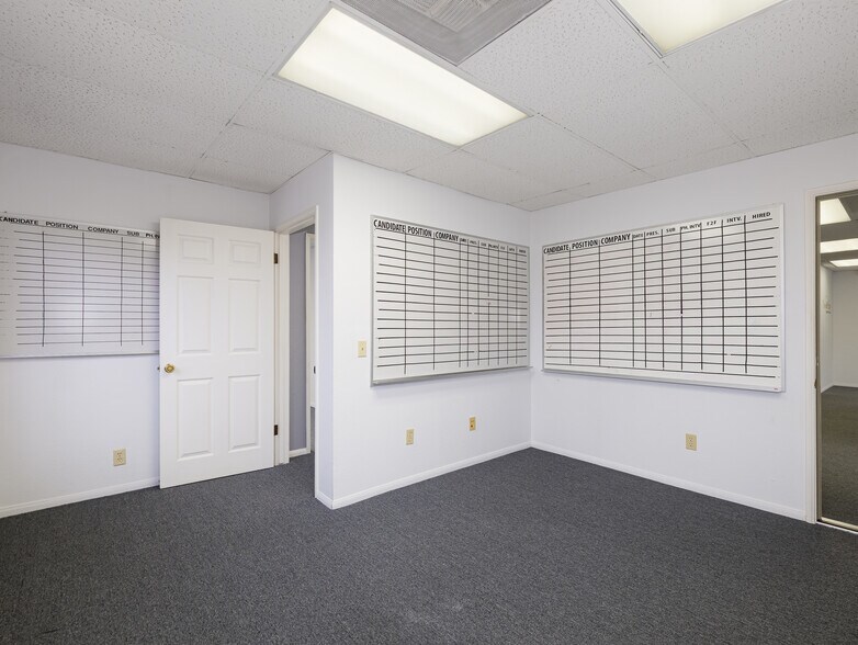 More Photos Of 302 W Grand Ave, El Segundo Office For Lease