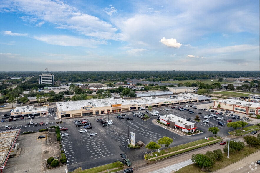More Photos Of 2409-2469 Bay Area Blvd, Houston Unknown For Lease