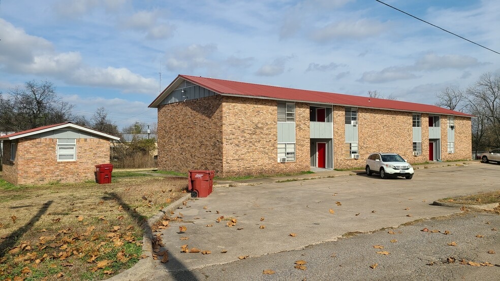 More Photos Of 800 W Washington St, Clarksville Apartments For Sale