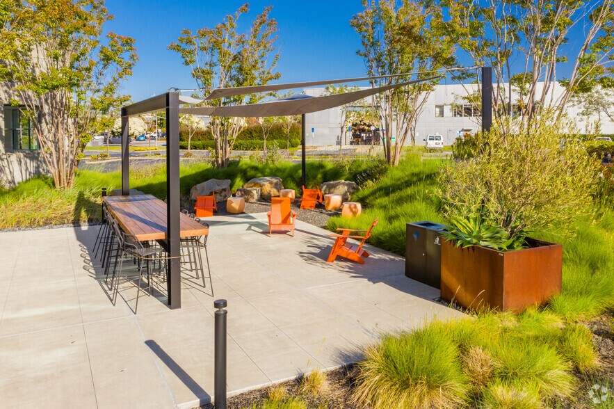 More Photos Of 999 Baker Way, San Mateo Research And Development For Lease