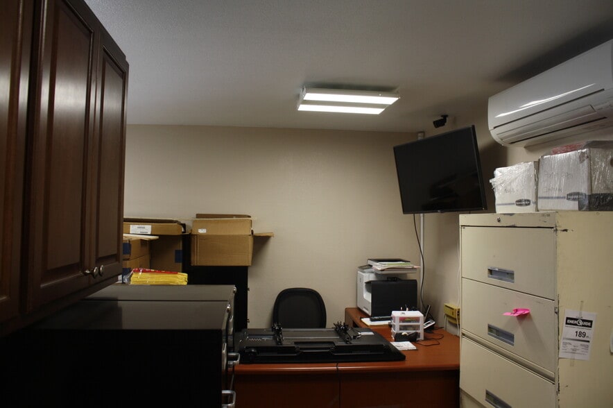 More Photos Of 45240 N Trevor Ave, Lancaster Auto Repair For Sale