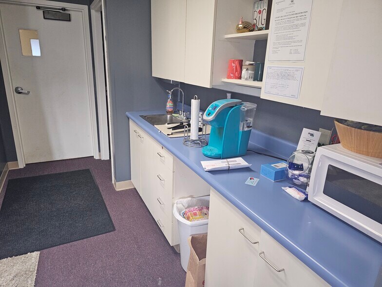 More Photos Of 97 S 4th St, Ishpeming Office For Lease