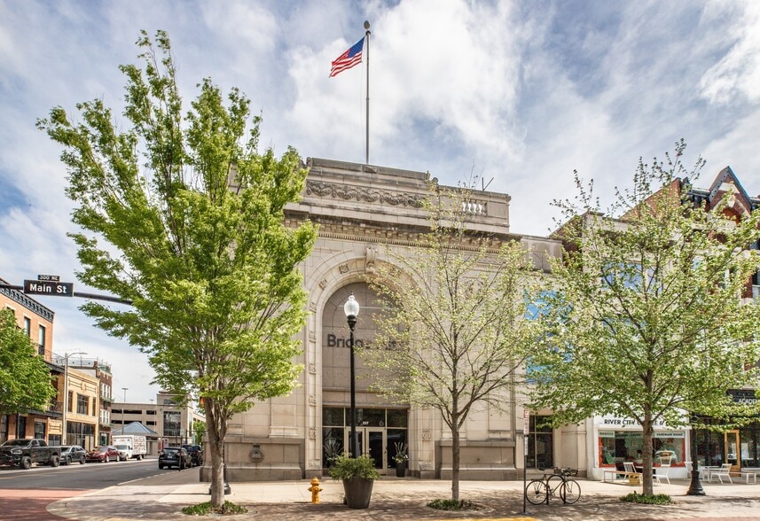 More Photos Of 225-227 Main St, Evansville Office For Lease