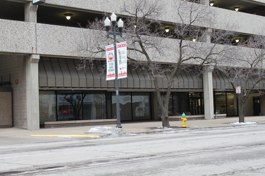 More Photos Of 207 SW Adams St, Peoria Office For Sale