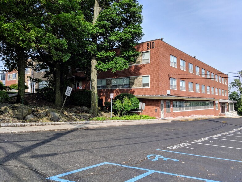 More Photos Of 190-210 Sylvan Ave, Englewood Cliffs Office For Lease