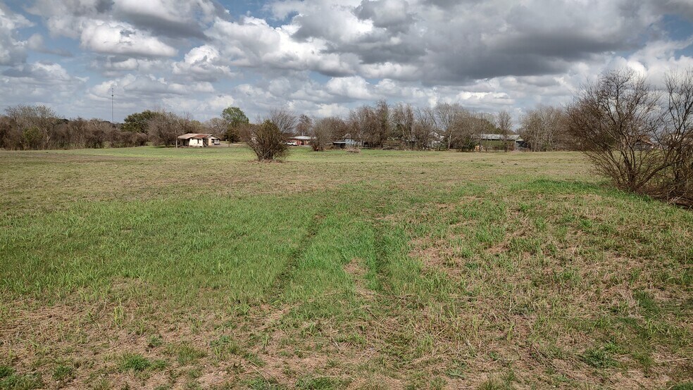 More Photos Of 1703 N Park St, Brenham Land For Sale