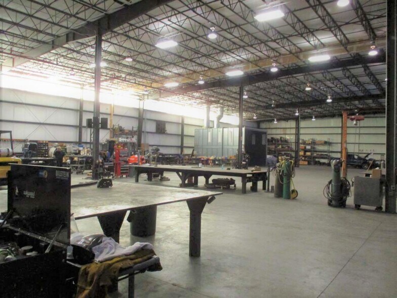 More Photos Of 19994 Independence, Groveland Distribution For Lease