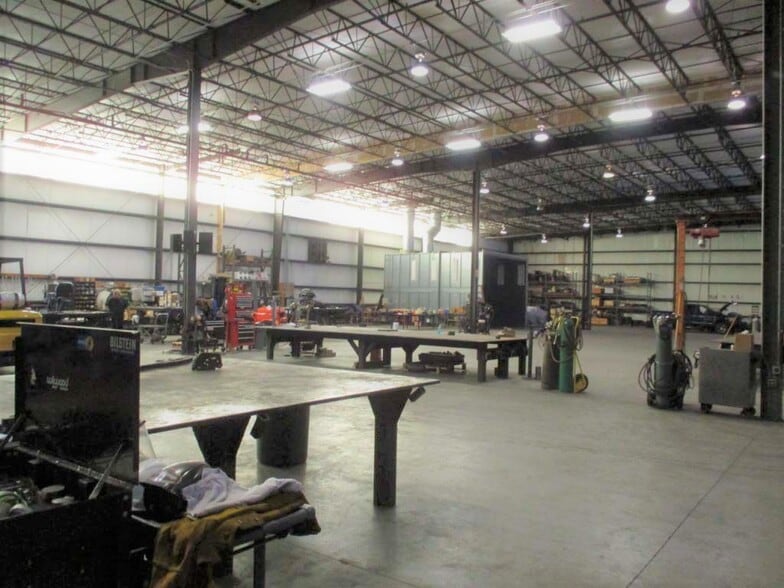 More Photos Of 19994 Independence, Groveland Distribution For Lease