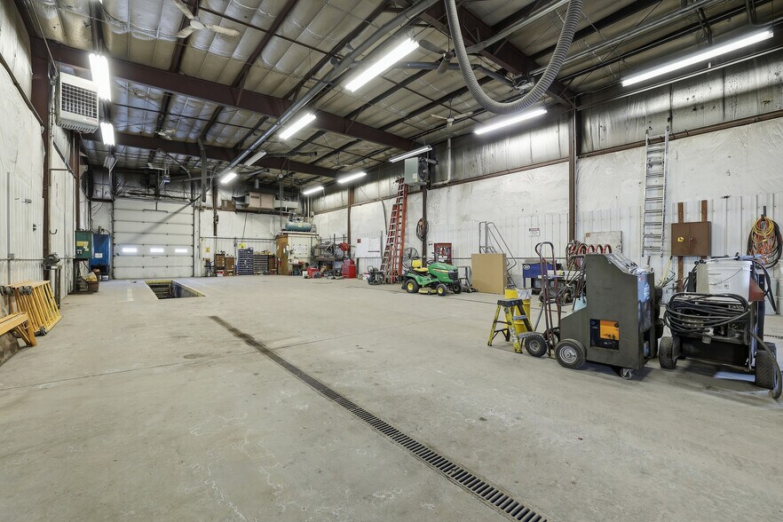 More Photos Of 5500 Prairie Dr, Plover Flex For Sale