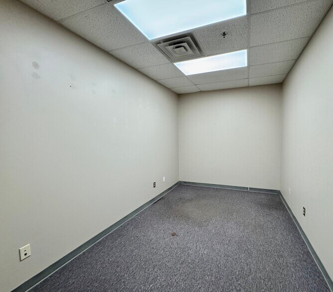 More Photos Of 207 Highpoint Ave, Portsmouth Research And Development For Lease