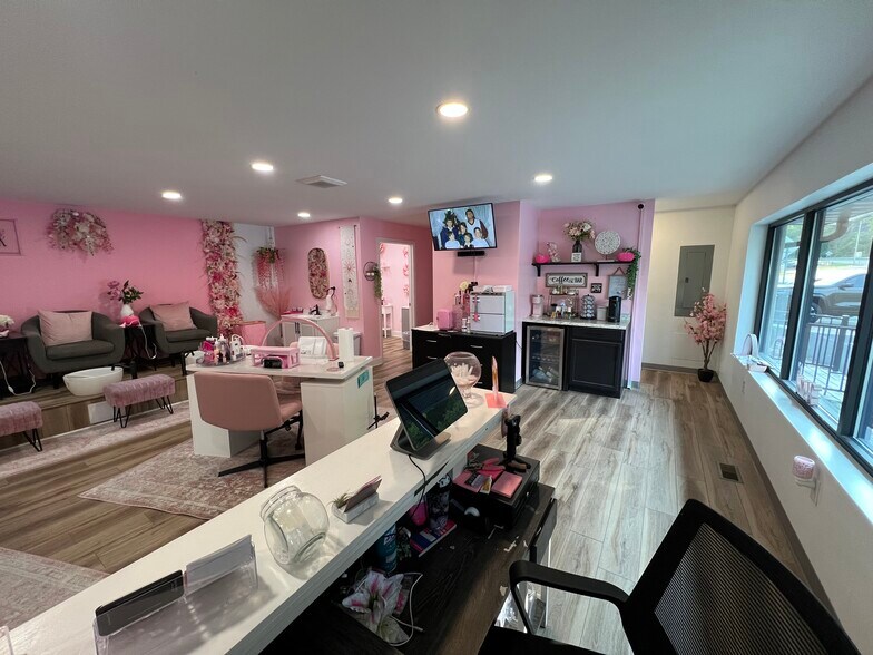 More Photos Of 1522 Oakhurst Dr, Charleston Office For Sale