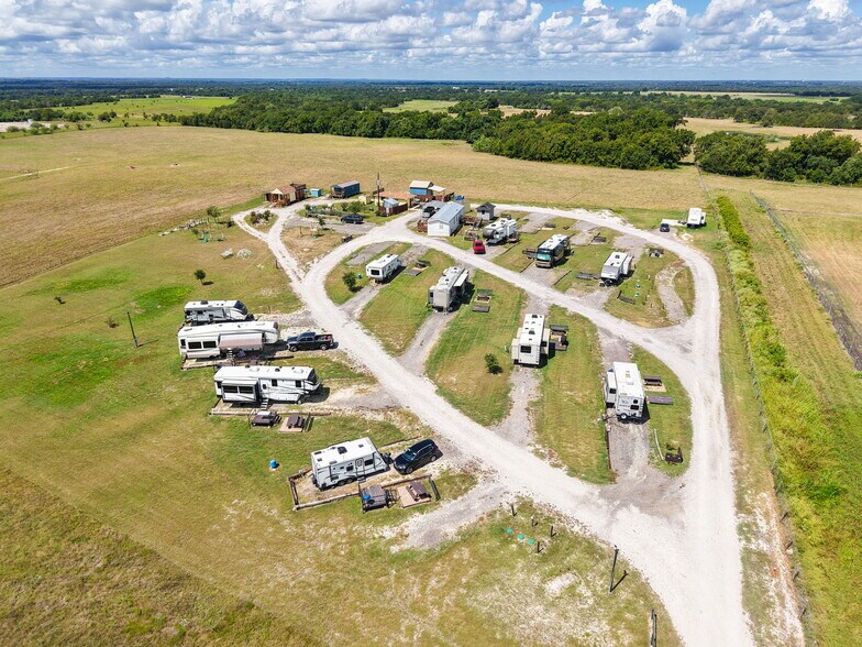 More Photos Of 6049 FM 3090 Rd, Anderson Trailer Camper Park For Sale
