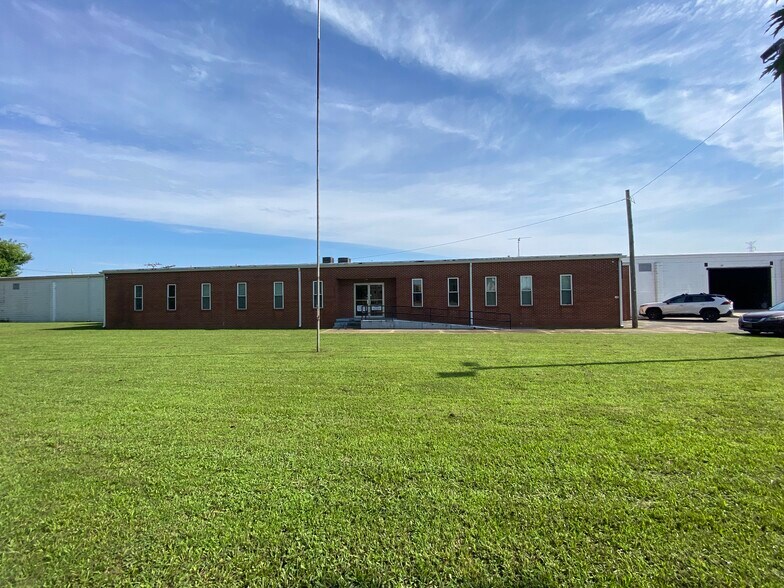 Primary Photo Of 1031 S Green St, Tupelo Warehouse For Sale