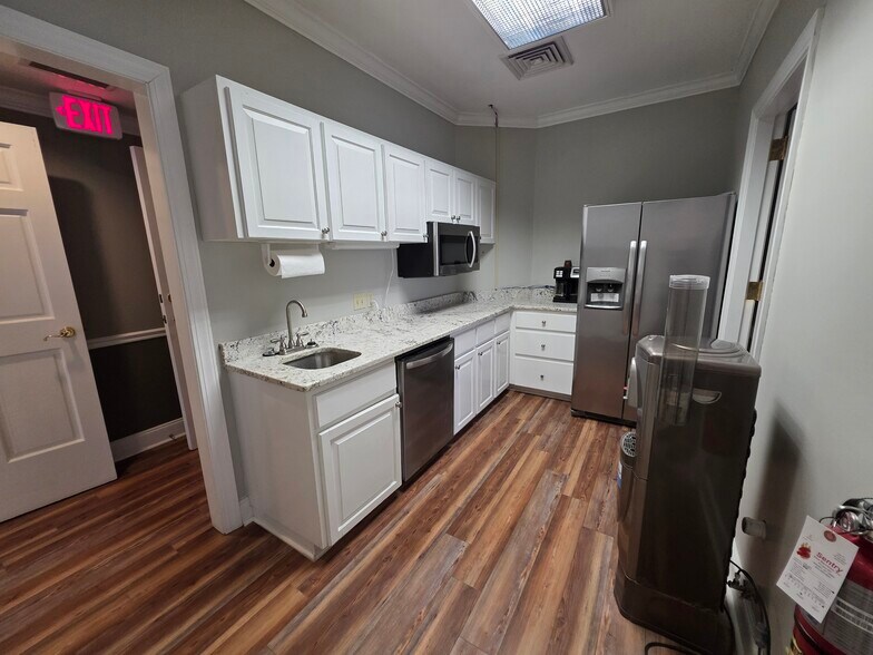 More Photos Of 109C Laurens Rd, Greenville Office Residential For Lease