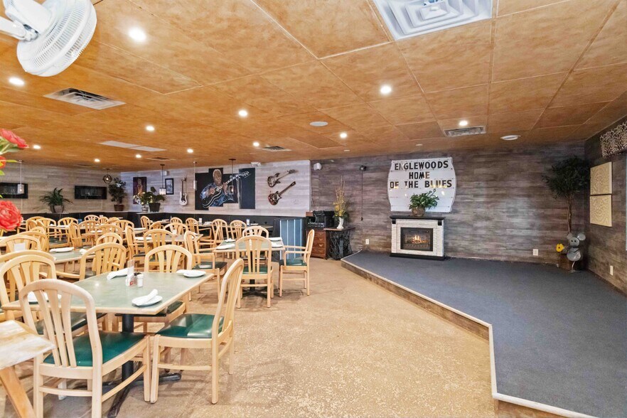 More Photos Of 362 W Dearborn St, Englewood Storefront For Sale