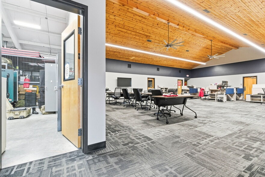 More Photos Of 13720 Aiken Rd, Louisville Warehouse For Sale