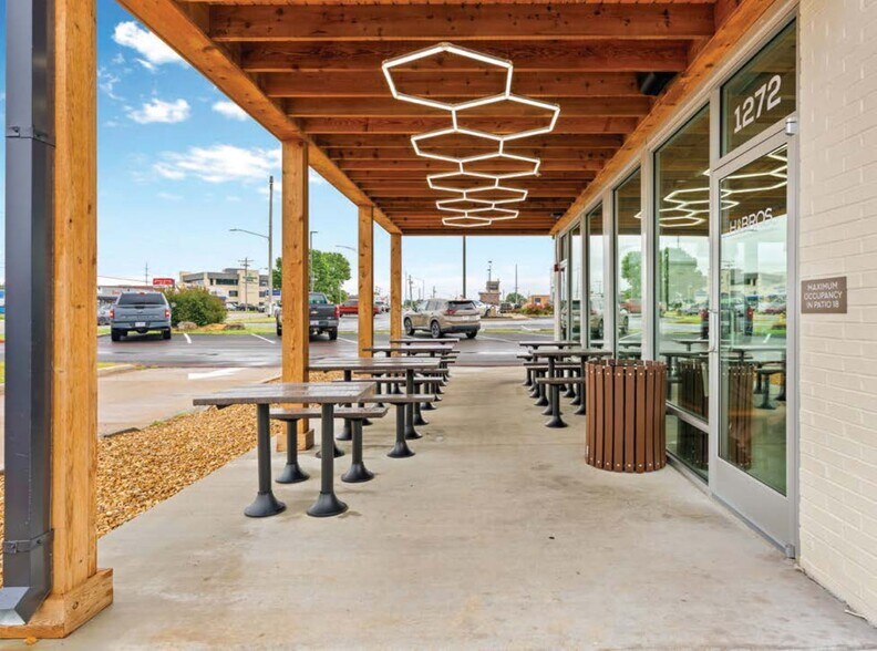 More Photos Of 1272 E Battlefield Rd, Springfield Fast Food For Sale