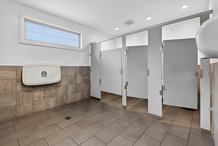 More Photos Of 11669 Lee Hwy, Sperryville Restaurant For Sale