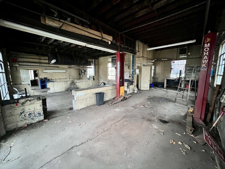 More Photos Of 2400 Ligonier St, Latrobe Auto Repair For Sale