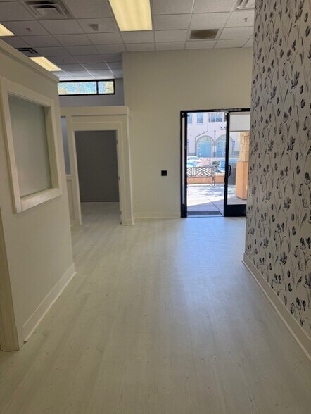 More Photos Of 211 Village Commons Blvd, Camarillo Storefront Retail Residential For Sale