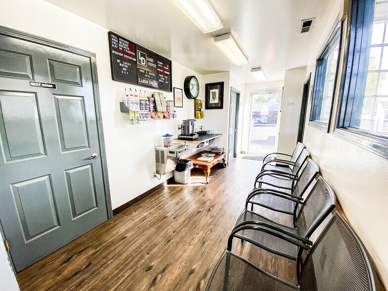 More Photos Of 2450 10th St, Baker City Carwash For Sale