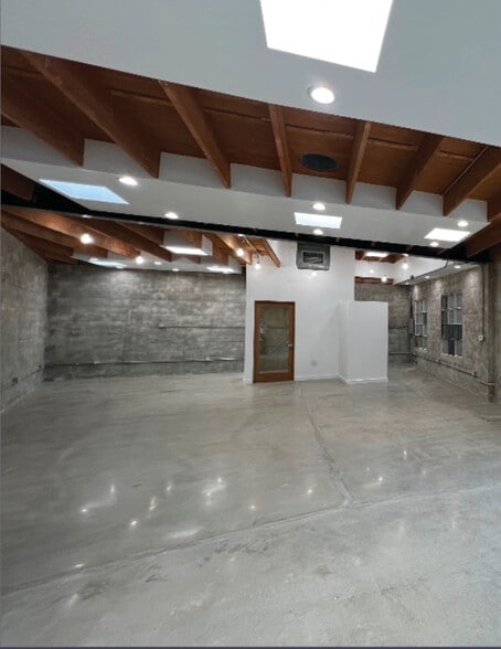 More Photos Of 3375 S Robertson Blvd, Los Angeles Loft Creative Space For Lease